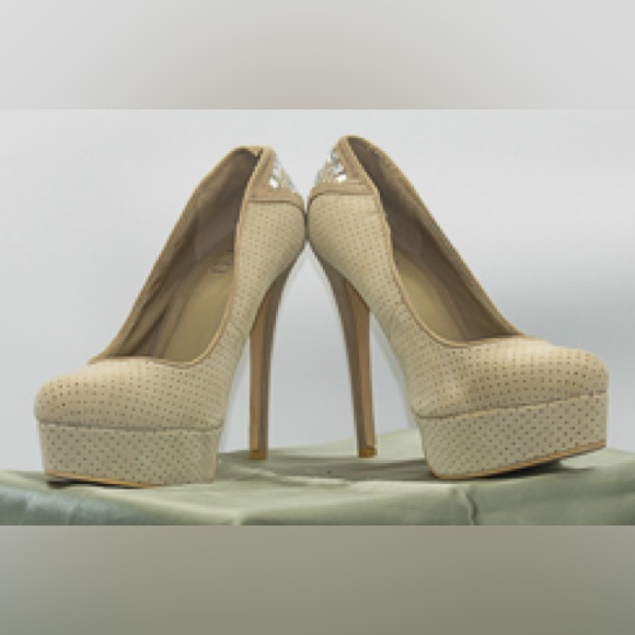 Suede beige high heels. Size 8. Never worn. - Picture 1 of 2